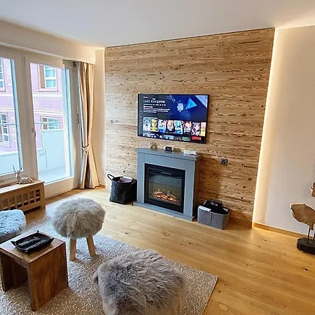 Jaegerstil, 70m2, Zentral, 1 Parkplatz - Re31 Apartamento